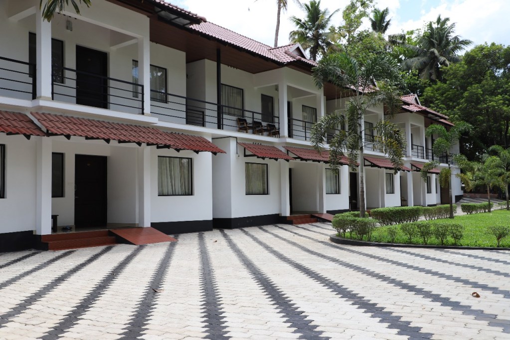 Vaidya Healthcare Exterior Images - ayurvedic spinal cord rehabilitation in kochi
